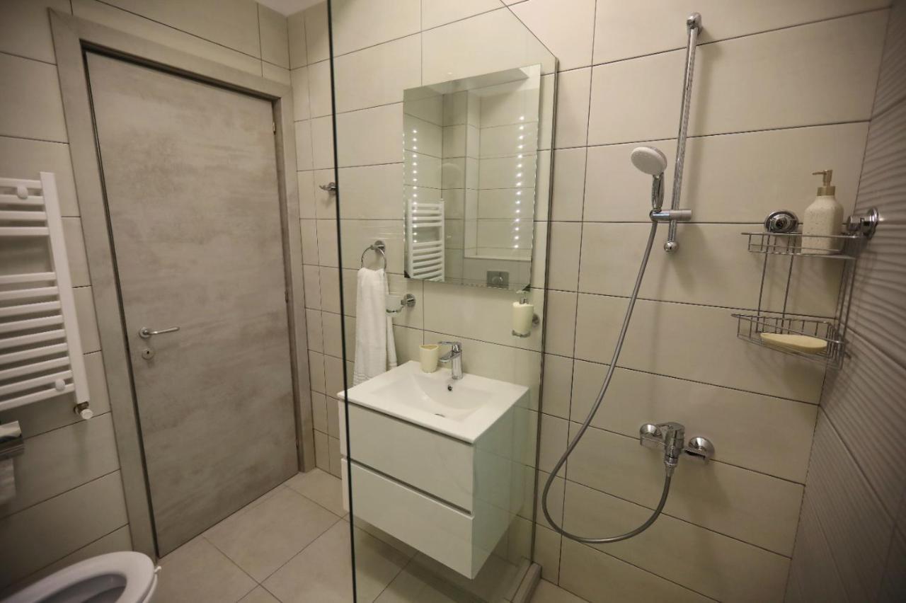 Apartament Olga Apartment นาโวดาริ ภายนอก รูปภาพ