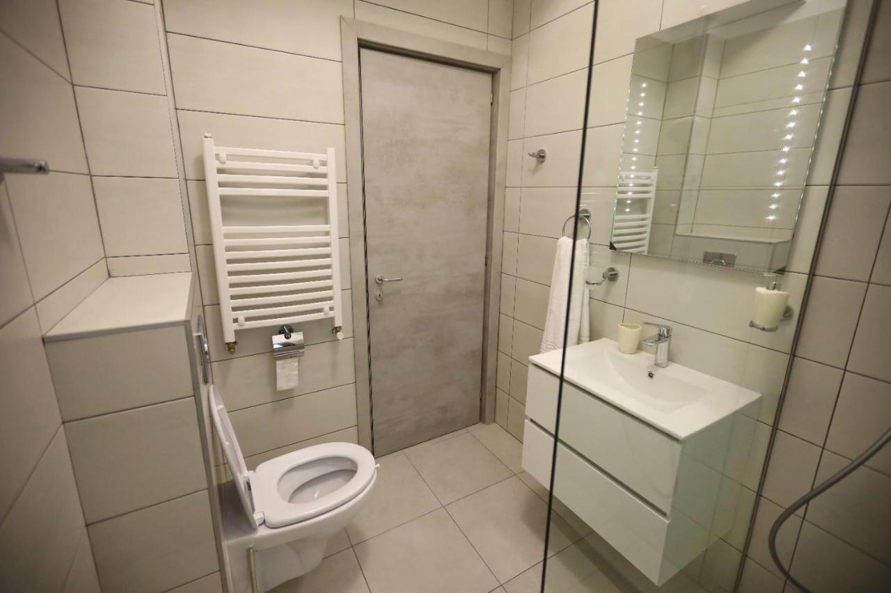 Apartament Olga Apartment นาโวดาริ ภายนอก รูปภาพ